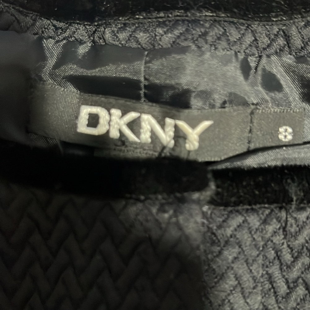 DKNY - Picture 6 of 9